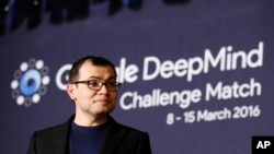 9 Mart 2016 - Google DeepMind CEO'su Demis Hassabis, Güney Koreli profesyonel Go oyuncusu Lee Sedol ile Google'ın yapay zeka programı AlphaGo arasında Güney Kore'nin Seul oynanan Go maçının ardından düzenlenen basın toplantısında.