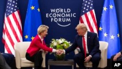 Tổng thống Donald Trump họp với Chủ tịch Ủy ban châu Âu Ursula von Der Leyen tại Diễn đàn Kinh tế Thế giới, ngày 21/1/2020 ở Davos, Thụy Sĩ.